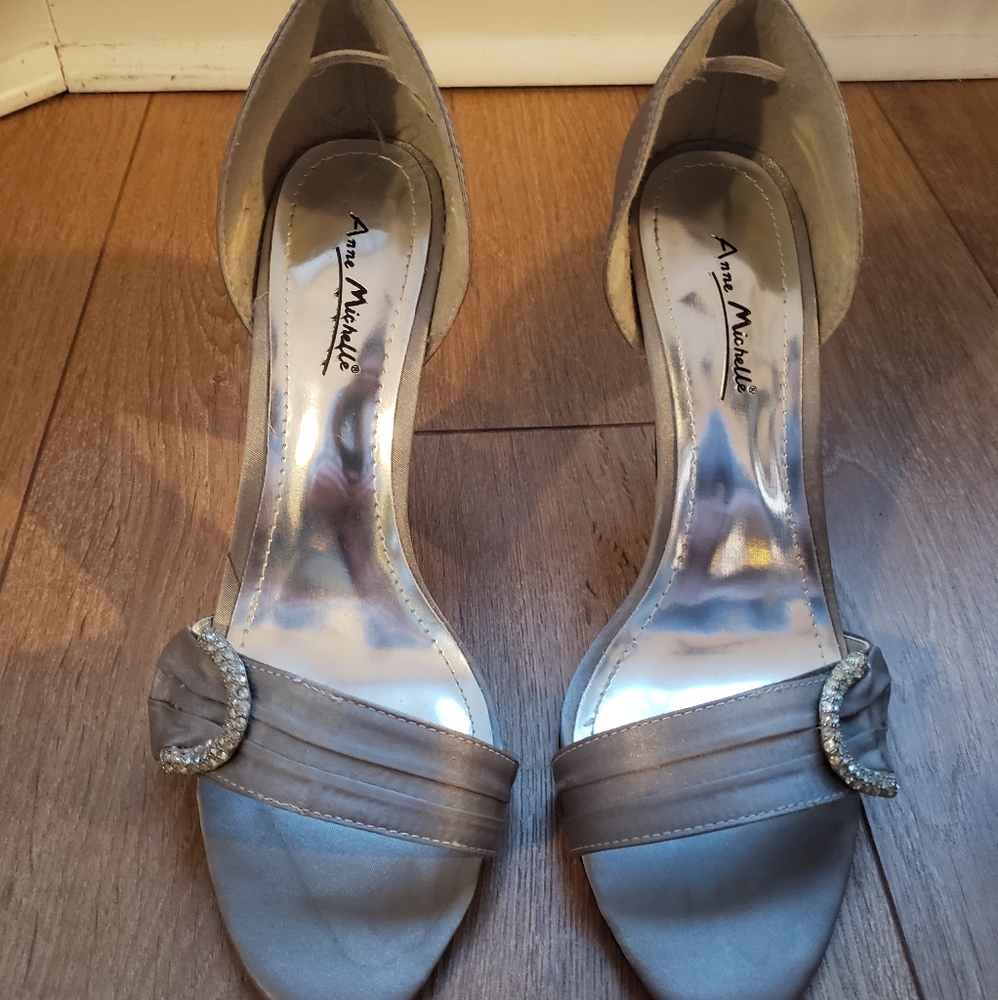 Silver heels - Picture 2 of 4